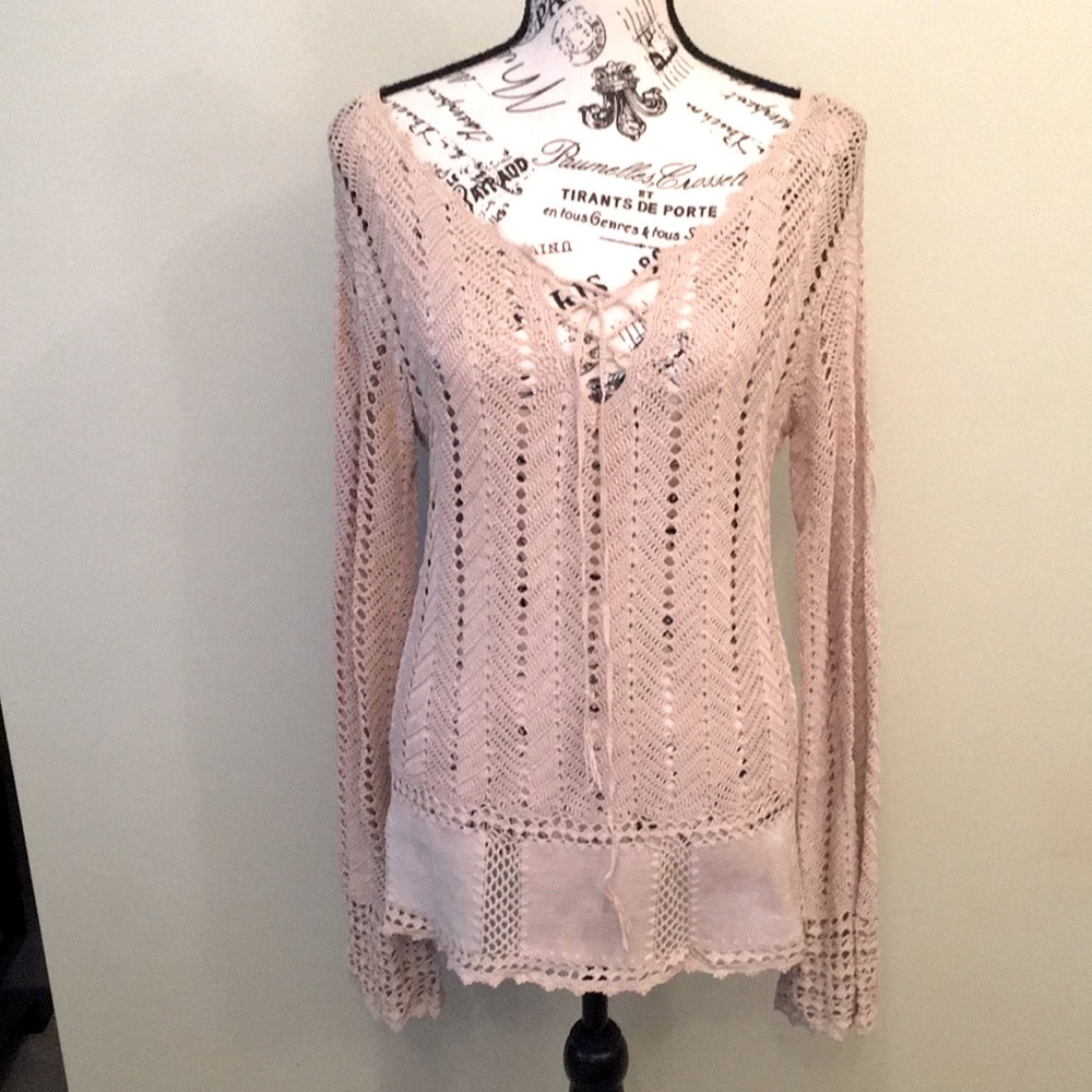 Tristan & Iseut beige crochet top with suede